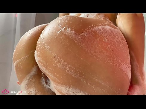❤️ Bruneta își masturbează păsărica cu un vibrator până la orgasm intens în duș ❤️❌ at us