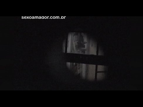 ❤️ Blondina este filmată în secret de un voyeur din cartier ascuns în spatele unor cărămizi goale ❤️❌  at us